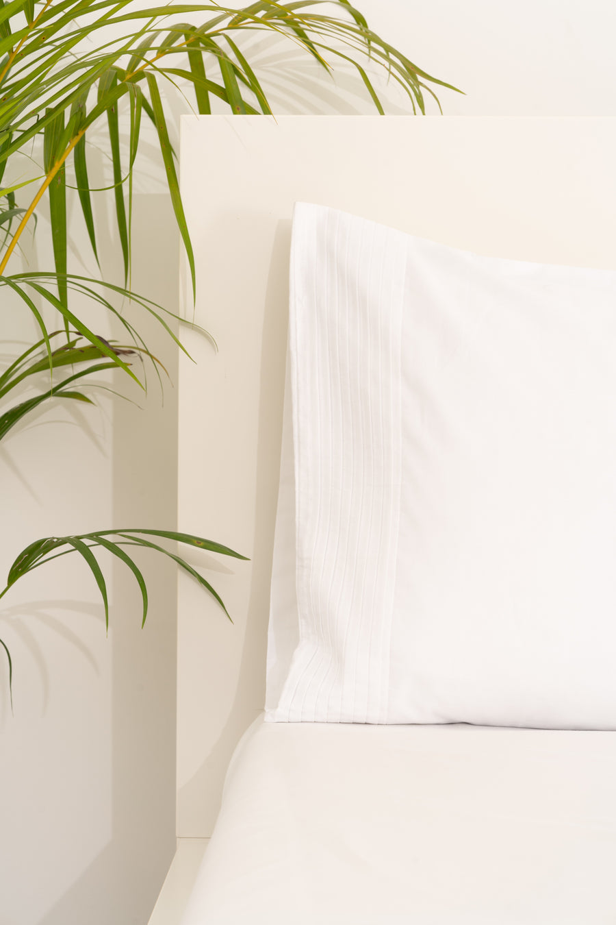 Gold Flange on White Percale, 300 TC Bedsheet Set